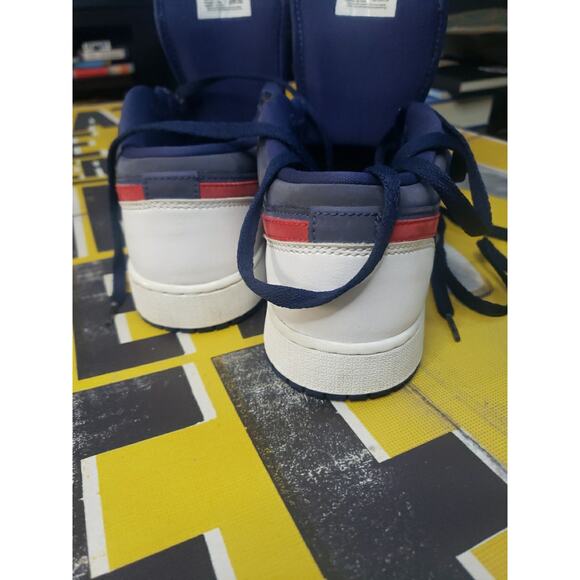 Jordans Boy's Air 1 Mid SE Sneakers Size 7 - Picture 4 of 8